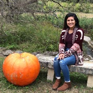 Meet your Posher, Iliana